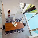 빌라 A Modern In With A Gym, Tennis And Basketball Court *
