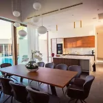 A Modern In With A Gym, Tennis And Basketball Court 빌라 Zmijavci
