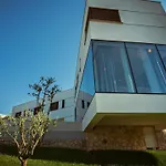빌라 A Modern In With A Gym, Tennis And Basketball Court *